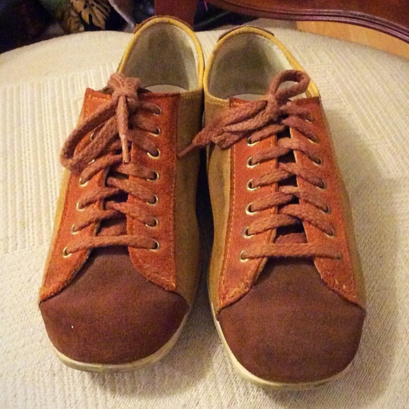 Vintage Brunswick Women’s Suede Bowling Shoes - Picture 2 of 6